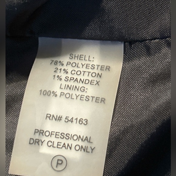 Calvin Klein women's blazer EUC in a black and white print, designed, size 4P. - Picture 8 of 9